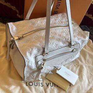 AUTHENTICATED  Louis Vuitton logo bag